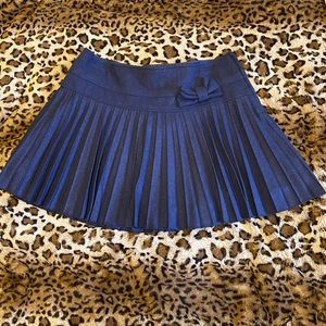 DIVIDED by H&M Blue pleated miniskirt with bow detail. Side zip. Lined. Size 6
